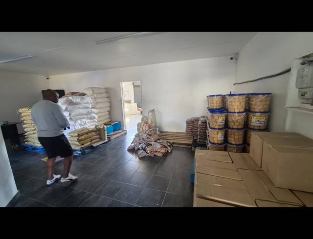 174M² WAREHOUSE TO LET IN BARTLETT